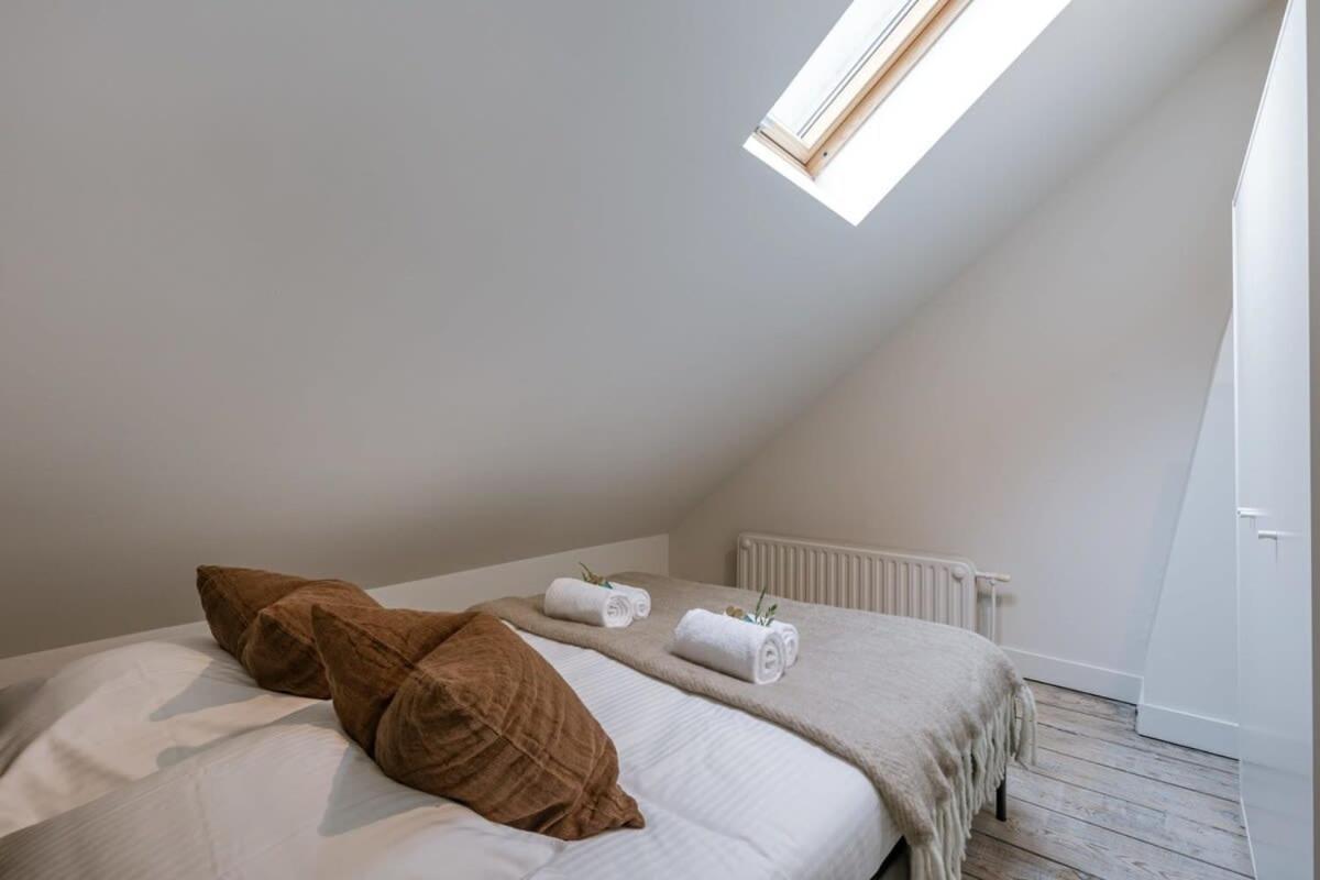 Huswell - Charming House In With Free Parking *
