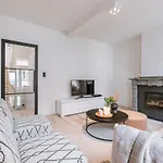 Huswell - Charming House In Antwerp With Free Parking