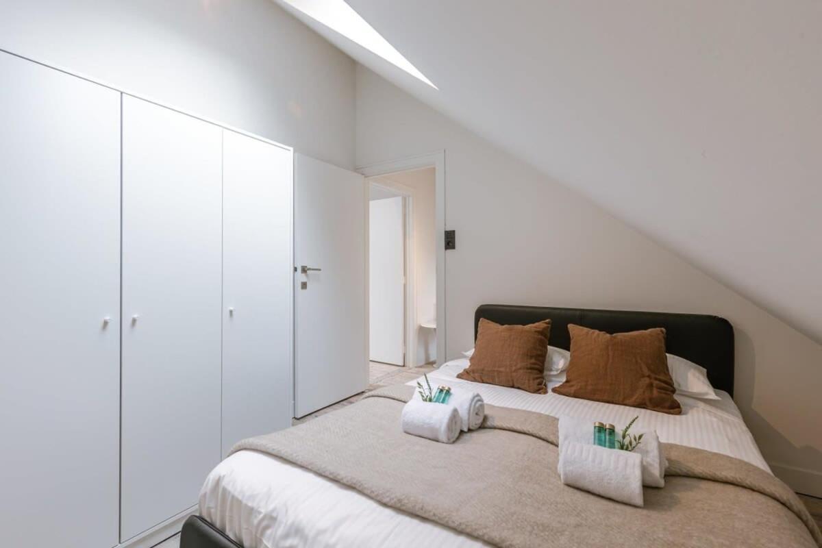 Huswell - Charming House In With Free Parking