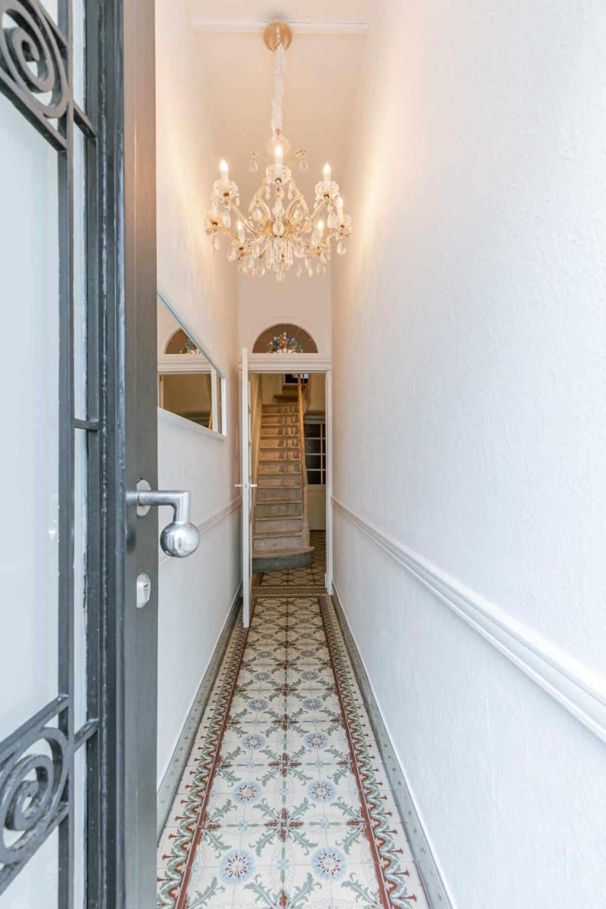 Huswell - Charming House In With Free Parking Ferienhaus *