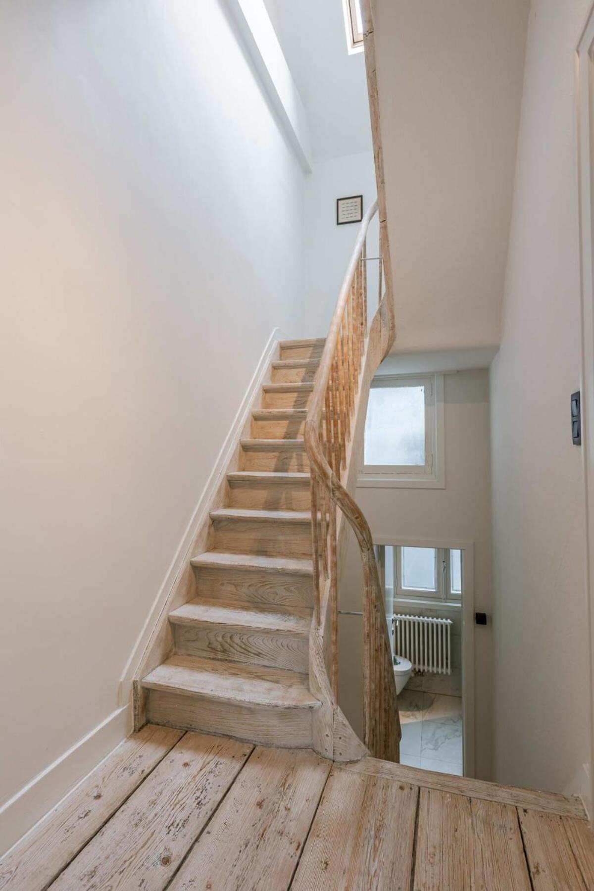 Huswell - Charming House In With Free Parking